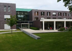 Inpatient vs. Outpatient Rehab Center: Finding the Right Path to Recovery for You